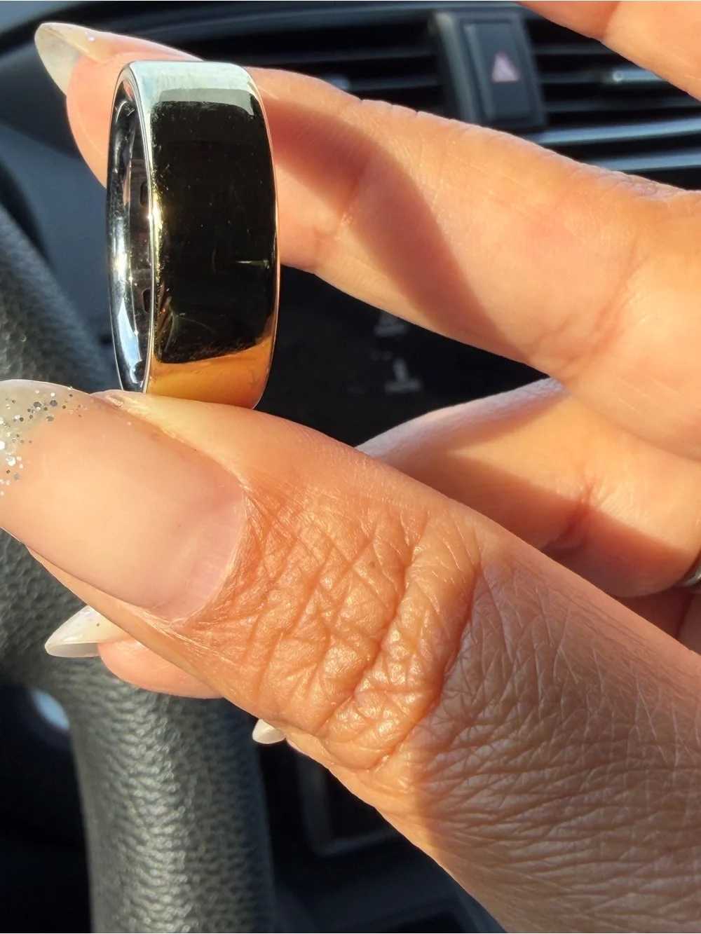 Oura Ring 4 in Gold Finish - excellent condition